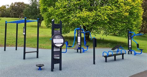 Outdoor exercise equipment fitness session | Manningham Council