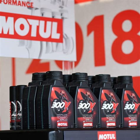 Motul Factory Line Road 300V 10W-40 4T Racing Motor Oil (1L) - Autoqueen.In