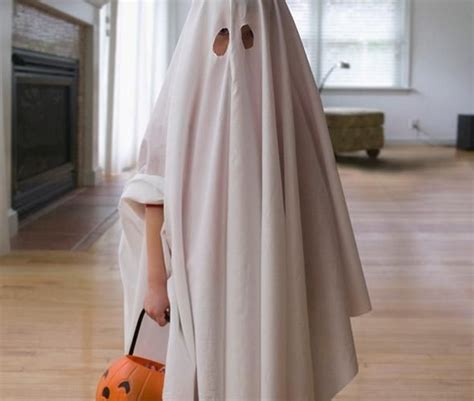 25 Effortlessly Frugal Last Minute Halloween Costumes | Ghost halloween ...