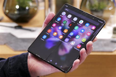 Samsung Galaxy Z Fold 3 vs. Samsung Galaxy Z Flip 3 | Digital Trends