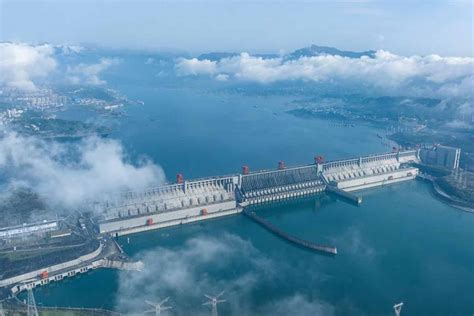 China's Three Gorges Dam sees record tourists in H1