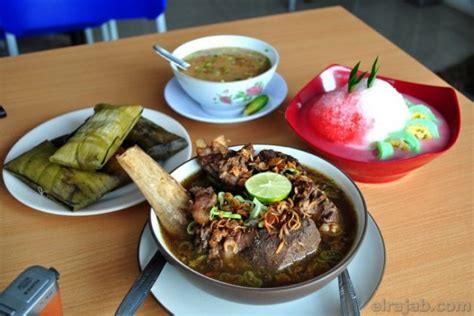 32 Makanan Khas Sulawesi Selatan yang Pasti Kamu Suka Banget