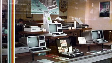 Inside Computer Stores of the 70s and 80s | Computer store, Micro ...