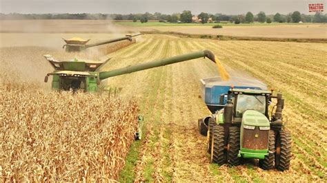 2,800 Acre Corn Field Harvested with JOHN DEERE 9420R Tractors - YouTube