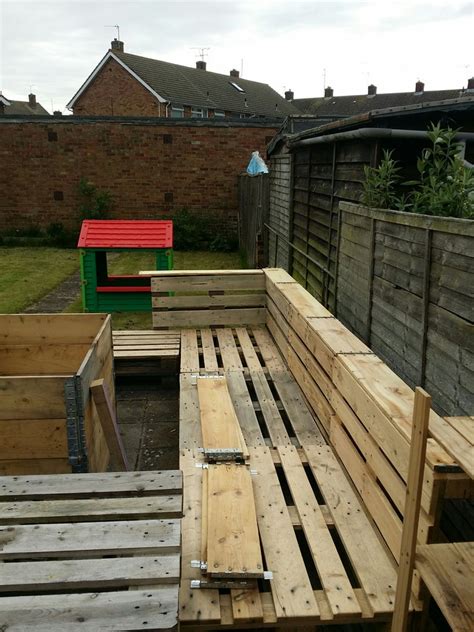 Garden Pallet Corner Sofa : 6 Steps (with Pictures) - Instructables