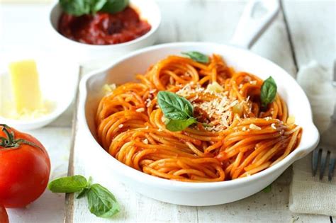 20 Minute Red Sauce Spaghetti (Video Recipe) - Fun FOOD and Frolic