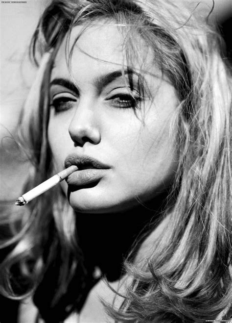 angelina très jolie | Angelina jolie, Angelina jolie smoking, Angelina