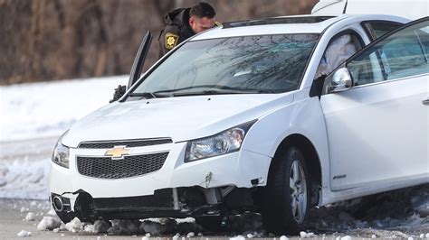 Suspect in car chase leads sheriff's deputy through backyards and city ...