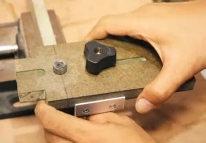 Homemade Dowel Hole Jig - HomemadeTools.net