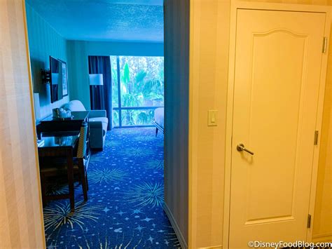 PHOTOS: Tour an Updated Room at the Disneyland Hotel! | the disney food ...