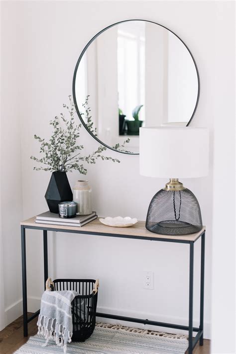 Tips for Decorating a Console Table in an Entryway | Decoist