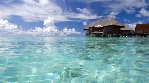 Luxury Maldives Resort - Clean water in sea