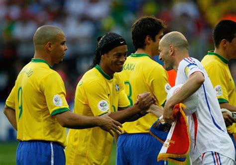 Ronaldinho Zidane : ZIDANE VS RONALDINHO - Que des vs de foot : A year ...