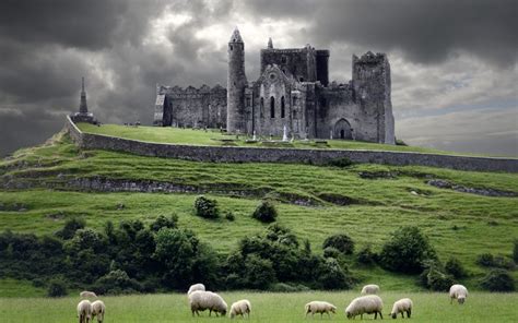 10 FAMOUS LANDMARKS in Ireland to see in 2024