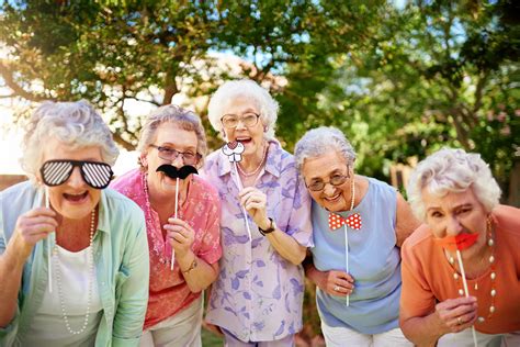 Fun Activities for Seniors in Assisted Living | Blog | SeniorLivingU