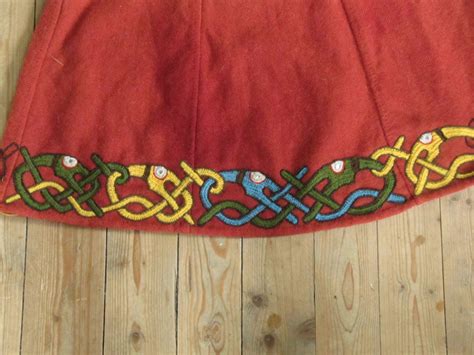 Viking embroidery, Medieval embroidery, Embroidery stitches