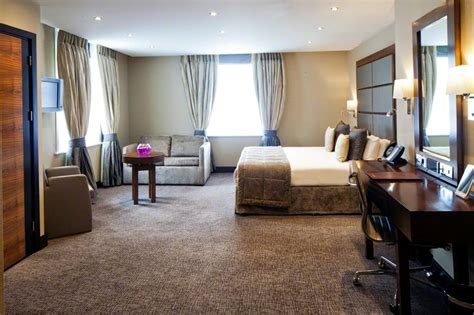 Wellington Hotel by Blue Orchid in London - Room Deals, Photos & Reviews