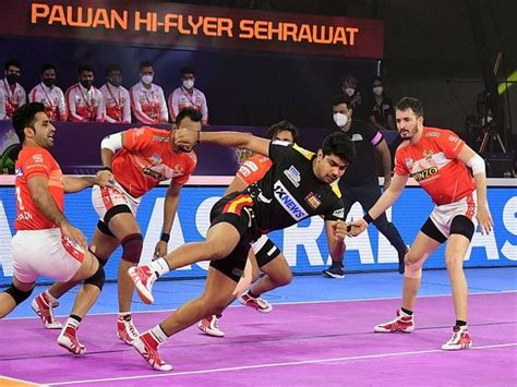 PKL: Bengaluru Bulls decimate Gujarat Giants to book semis spot ...