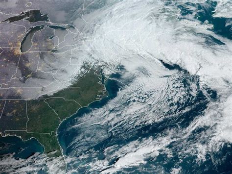 Nor'easter dumps snow on New York, Massachusetts, Vermont, New ...