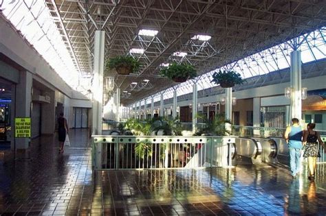 The final years, no stores, no customers - May 2001 Tampa Bay Center ...