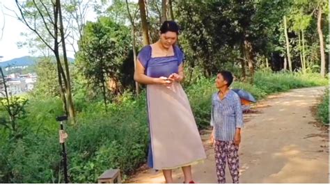 2.30meters Chinese tall girl-tallest girl on Chinese DouYin - YouTube