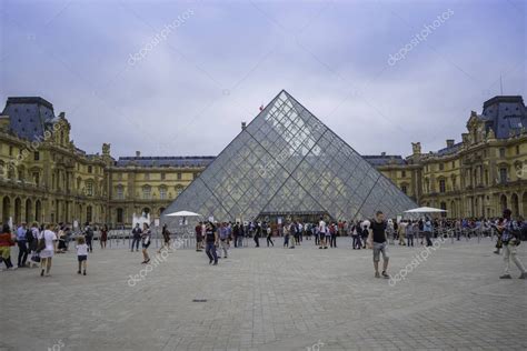 Entrance to the Louvre Museum Paris France September 2017 – Stock ...