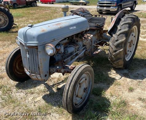 Ford 2N tractor in Coffeyville, KS | Item LF9186 sold | Purple Wave