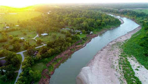 Brazos River carving ever-changing path of destruction in Fort Bend County