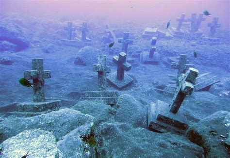 The underwater memorial to the Tazacorte martyrs, La Palma, Canary ...