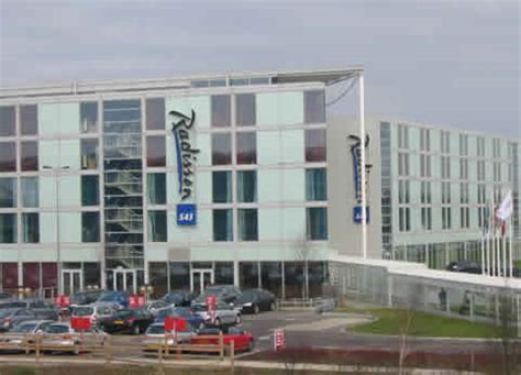 Radisson Blu Stansted Hotel + Parking Next To Airport Terminal