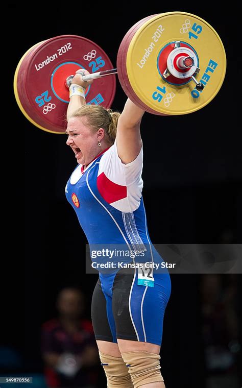 Tatiana Kashirina of Russia breaks a world record with a lift of ...