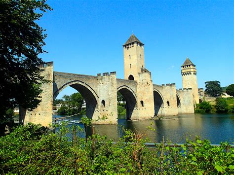 Cahors and its beautiful medieval bridge – Motorhome Europe