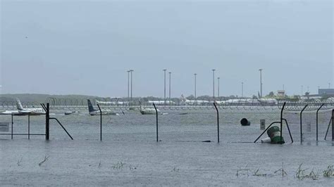 Floods inundate Cairns Airport after ex-Tropical Cyclone Jasper | The ...