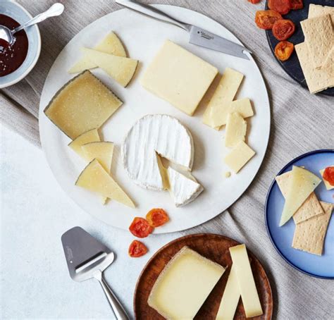 Gruyere Cheese Fondue - Honest Cooking