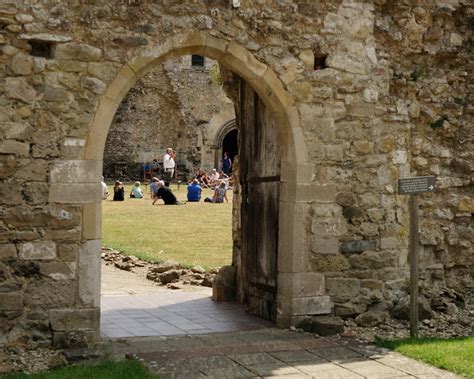 Beaulieu Abbey Ruins © Peter Trimming cc-by-sa/2.0 :: Geograph Britain ...