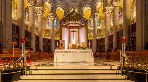 Basilica of Sainte-Anne-de-Beaupré in Québec City - Tours and ...