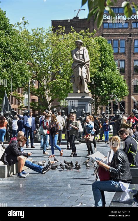 Rembrandtplein ( Rembrandt Square ) Amsterdam Netherlands nightlife ...