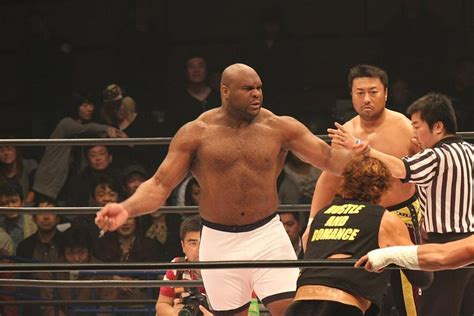 Bob Sapp defeats Fedor Emelianenko in Japan arm-wrestling tournament ...