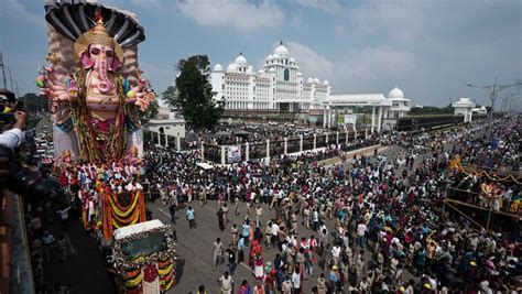 Khairatabad Ganesh immersion at Tank band