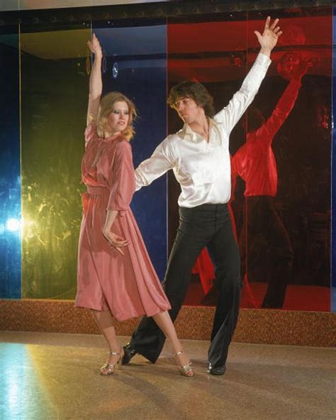 5 Iconic Dance Moves of the 1970s | Disco dance, Disco fashion, 70s ...