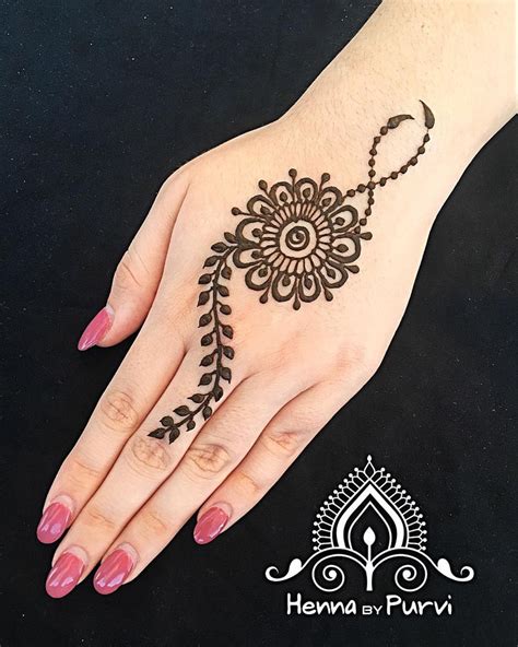 Simple Henna Hand Designs Easy A classic henna design. simple across ...