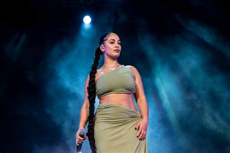 Jorja Smith Trends On Twitter As Fans Shut Down Body-Shaming Comments