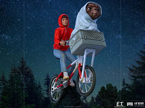 Iconic Scene From E.T. THE EXTRA-TERRESTRIAL Captured in New Statue ...