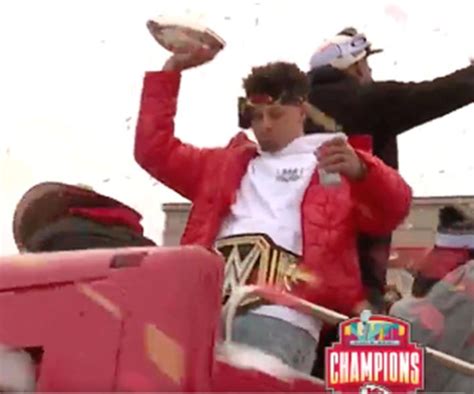 Patrick Mahomes chugs beer at Chiefs' Super Bowl parade