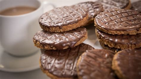 Chocolate Digestive Biscuits Recipe | Food Network UK | Recipe ...