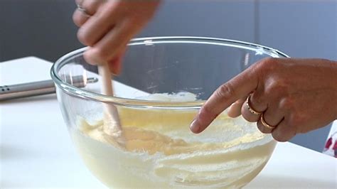 BBC - BBC Food, Techniques, How to cream butter and sugar by hand