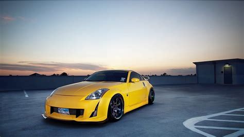 Yellow Nissan 350z On Rooftop, HD wallpaper | Peakpx