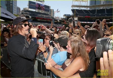 'Walking Dead' Cast Hangs Out with Walkers at Comic-Con 2019!: Photo ...