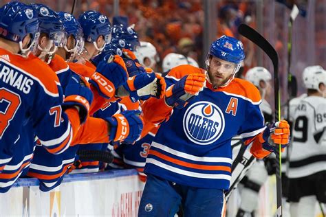 Connor McDavid, Oilers look to advance to second round in Game 6 ...