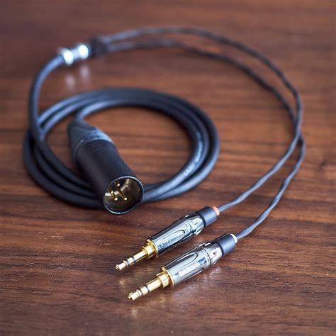 Balanced headphone cable